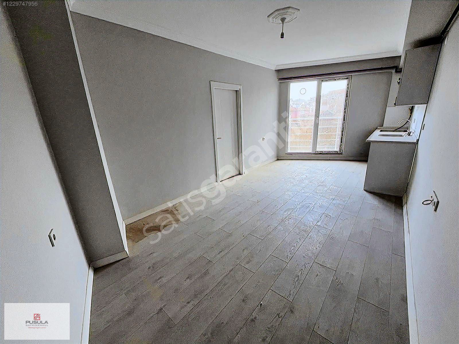 BALIKESİR ÇARŞI MERKEZDE SATILIK KORİDORLU 1+1 DAİRE