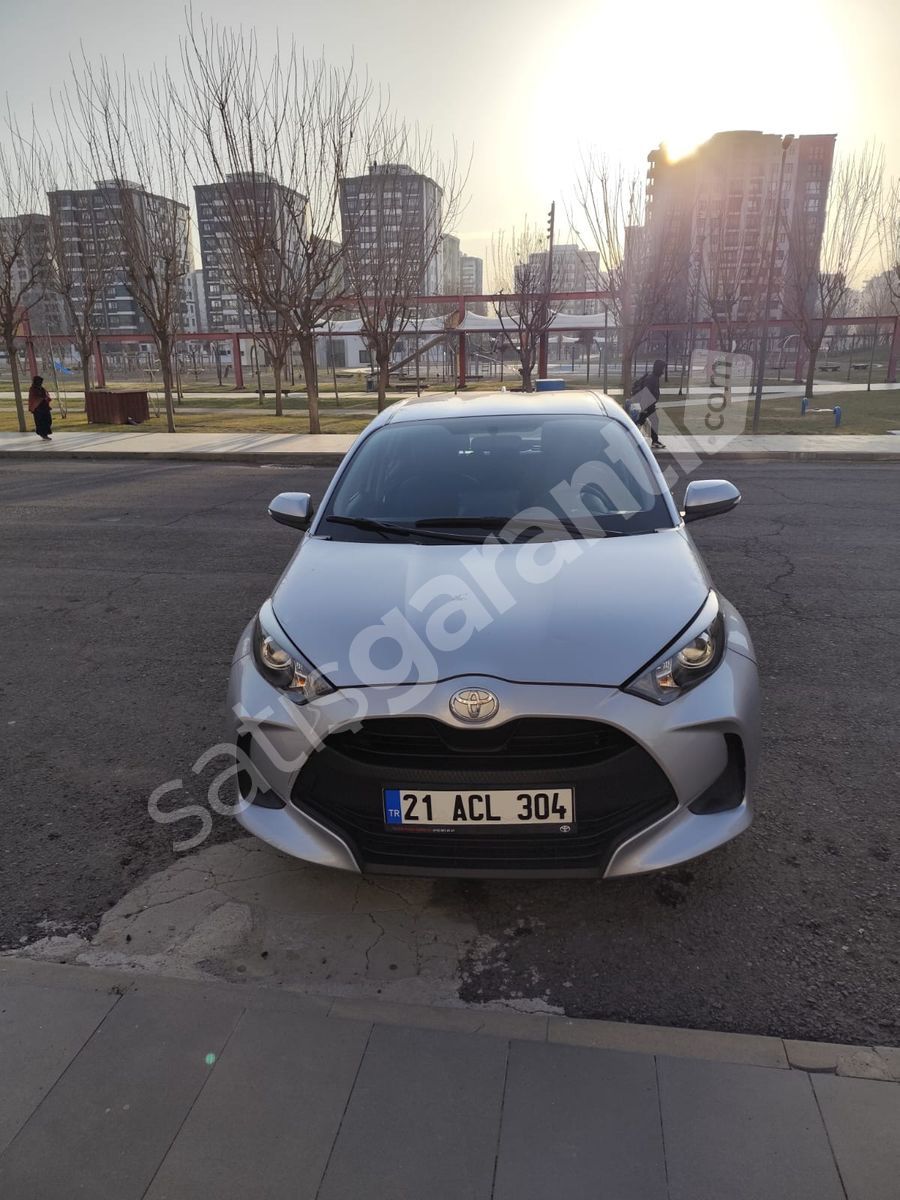 Öğretmenden 22000 km hasarsız garantili Toyota Yaris 1.0