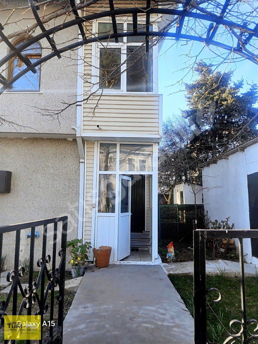 Büyükçekmece Kumburgaz Bölgesinde, 4+1 Triplex Villa