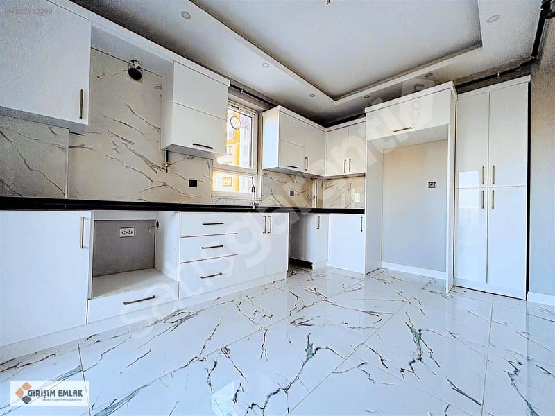 ATAKUMDA İSKANLI BİNADA ARA KAT LÜKS 3+1 SIFIR DAİRE