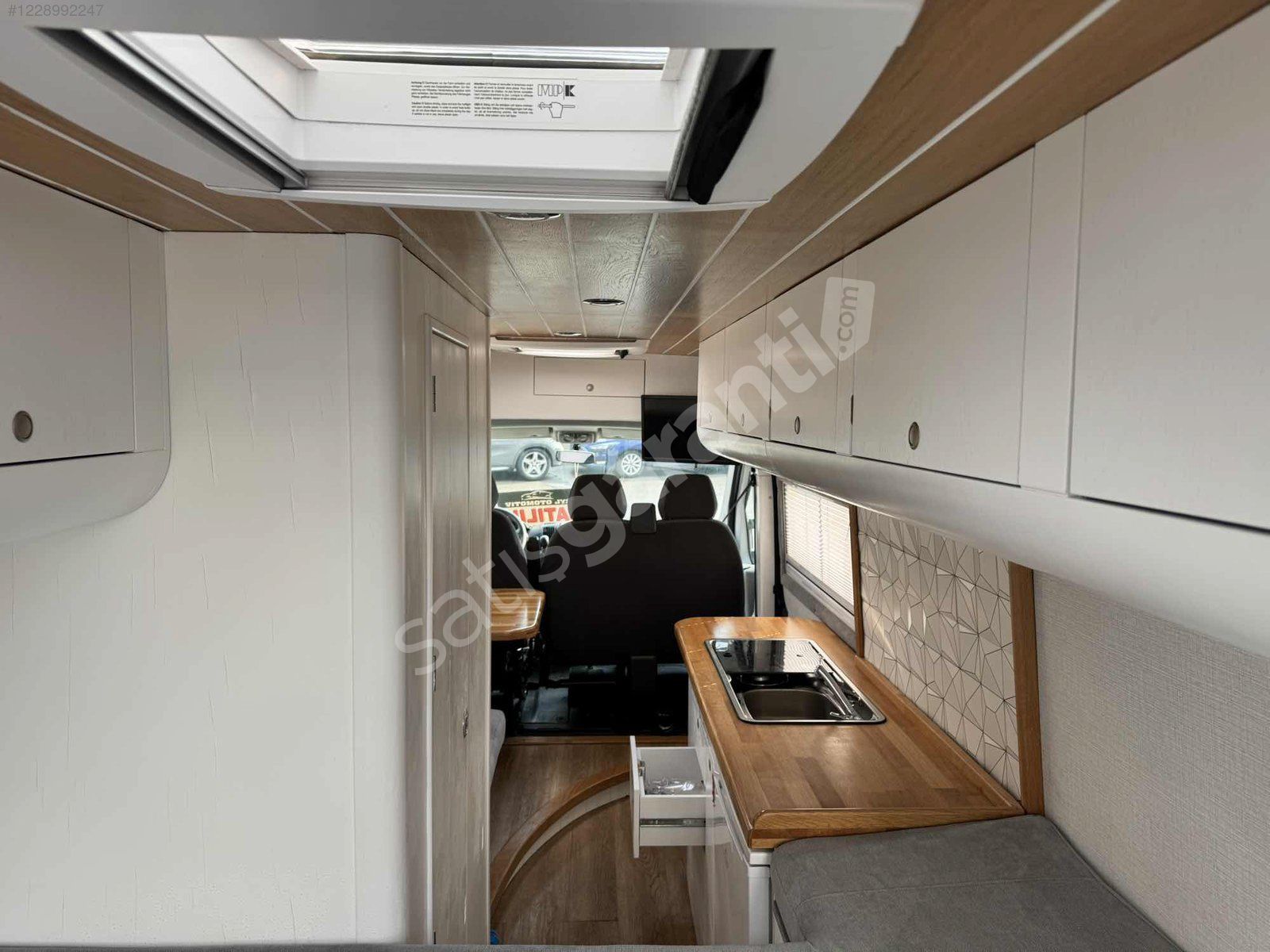 2010 MODEL MOTOR KARAVAN