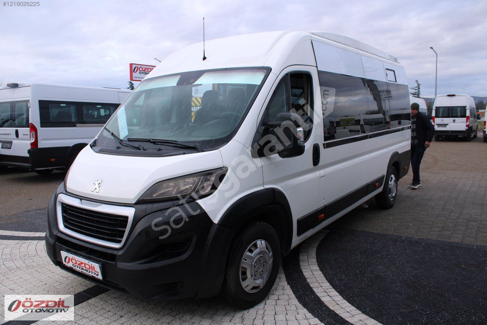 2018 PEUGEOT BOXER 16+1 PERSONEL