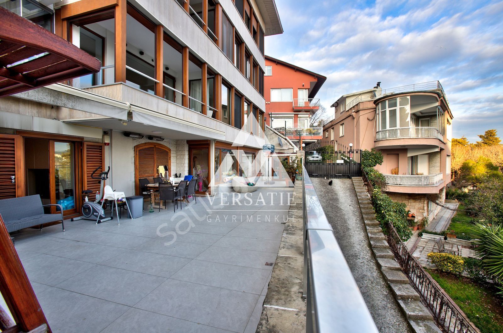 BEBEK AŞİYAN KİRALIK 200 M2 TERASLI BOĞAZ MANZARALI , GARAJLI