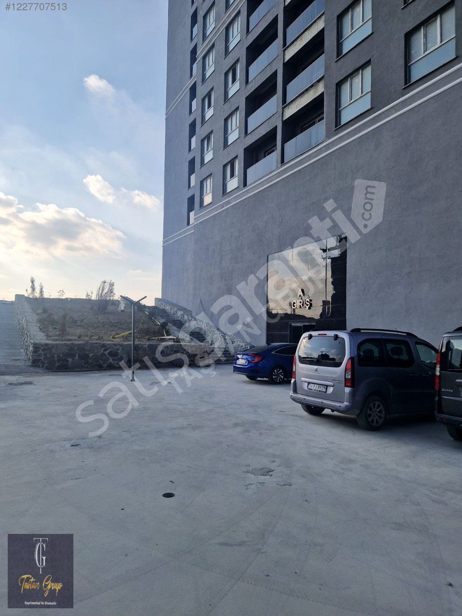 BAHÇEŞEHİR HAYATPARK 2'DE SATILIK LÜKS DAİRE