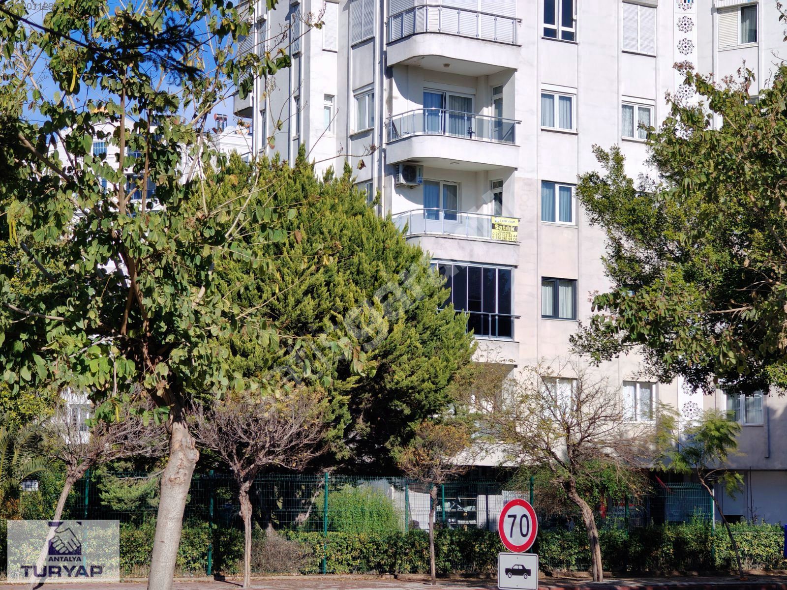 Lara Barınaklar Bulvarı üzerinde Eşyalı 1+1 Kiralik Daireler
