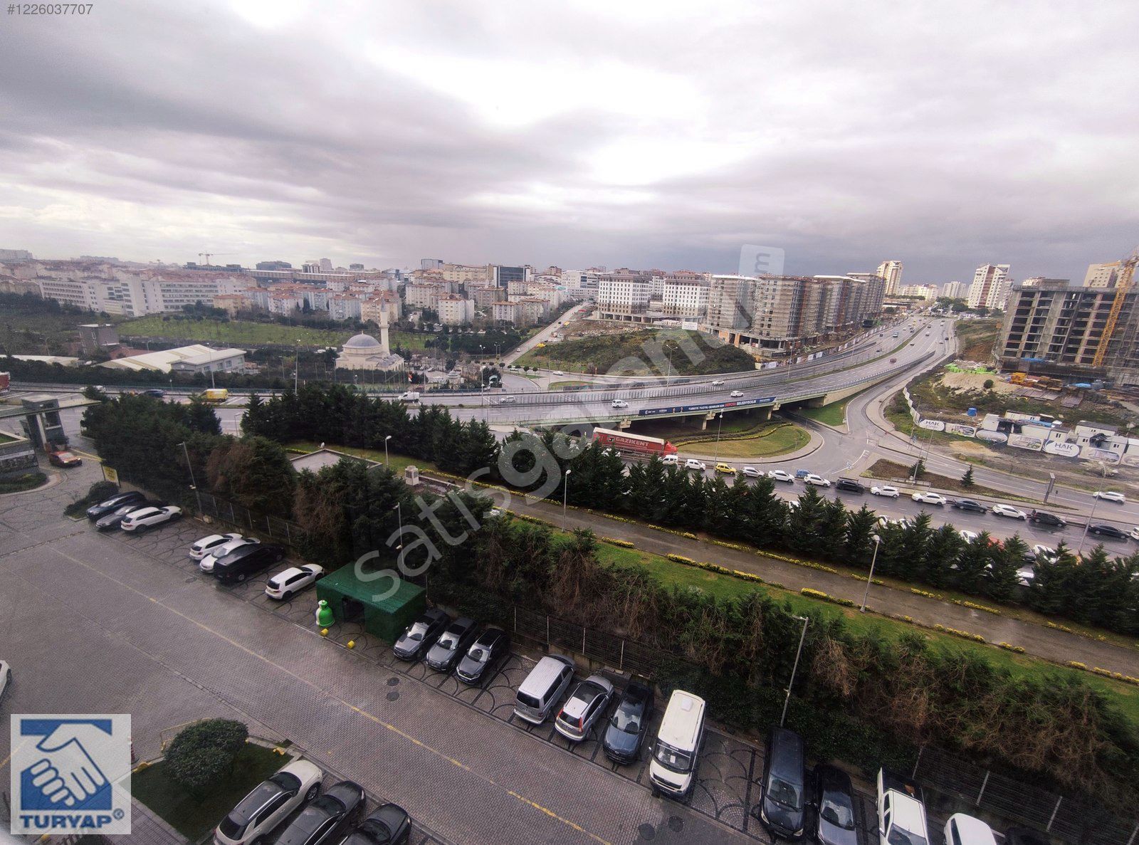 BAŞAKŞEHİR METROKENT SİTESİNDE 4+1(194m²) SATILIK DAİRE
