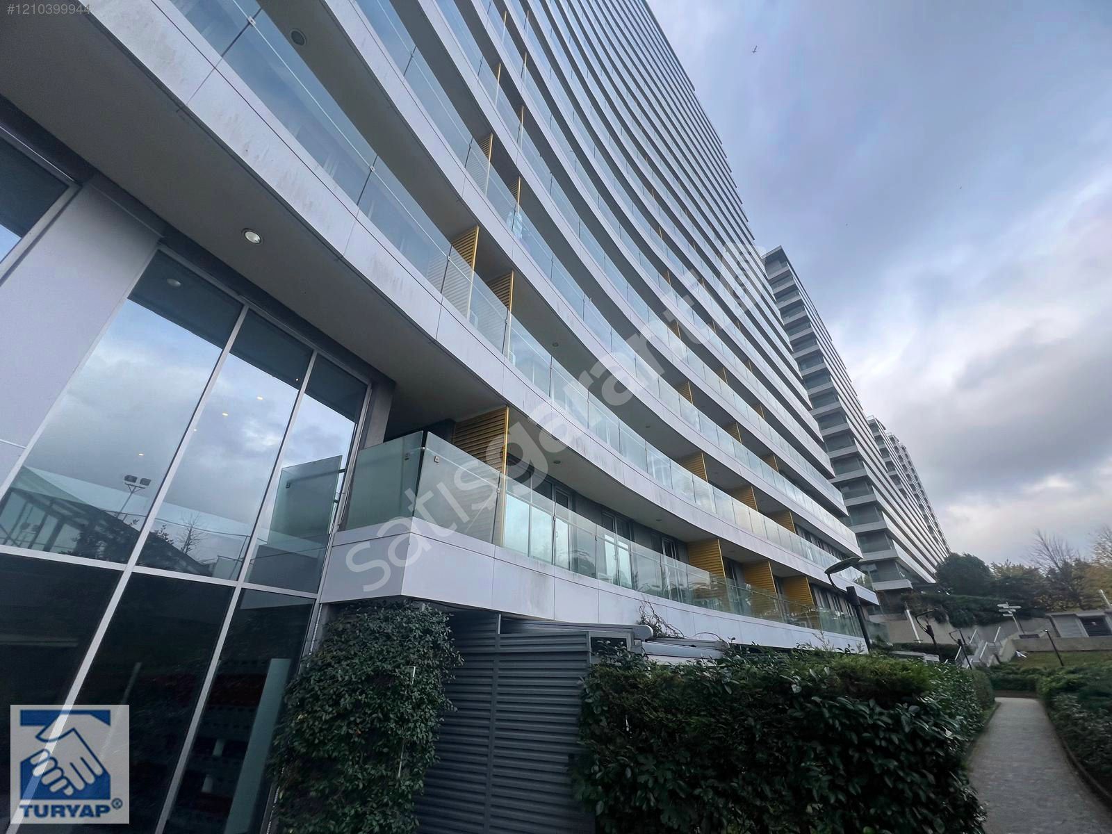 BATIŞEHİR'DE KIŞ BAHÇELİ LÜKS 3+1 SATILIK DAİRE