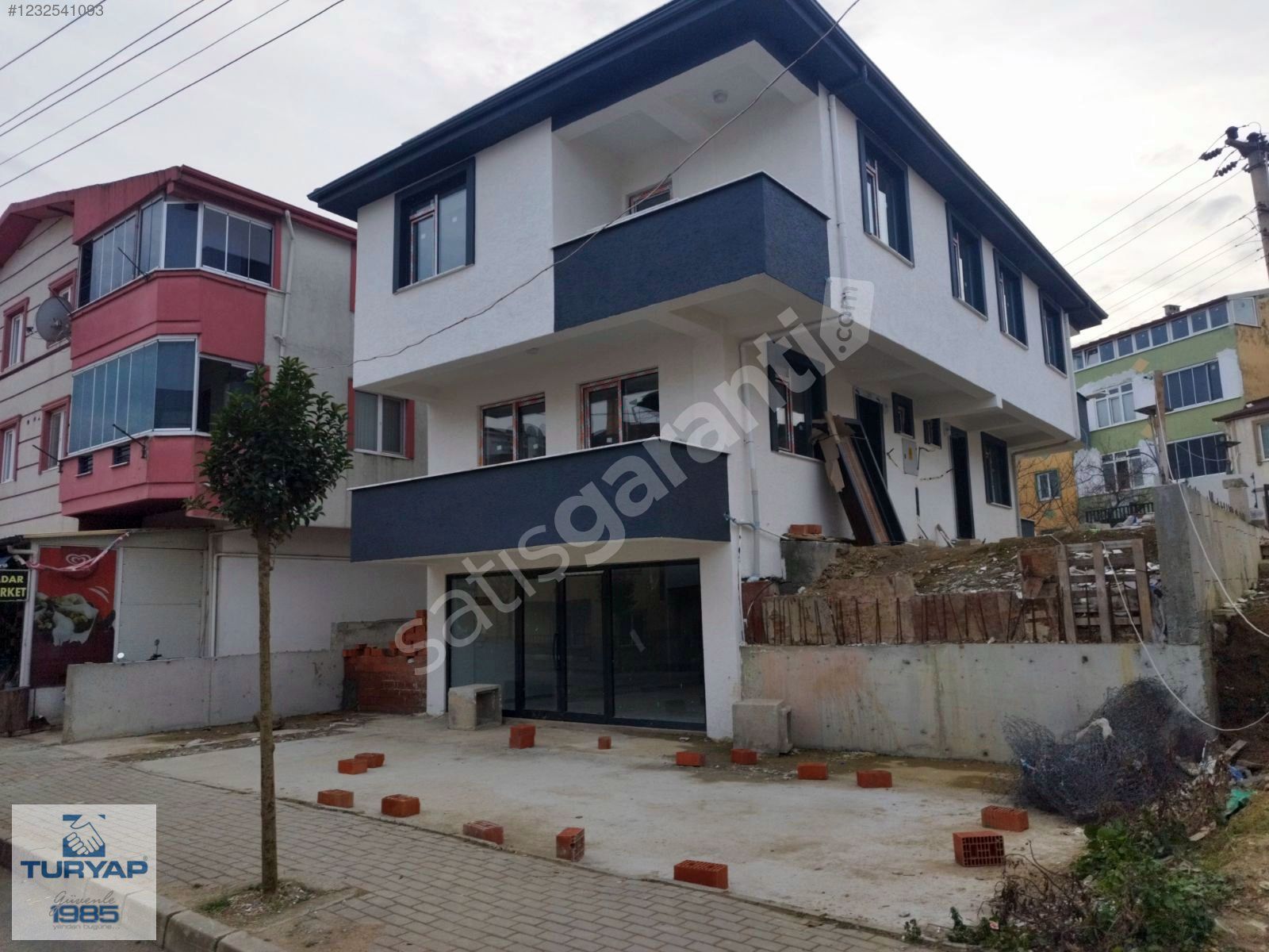 BAĞLARBAŞNDA DENİZ MANZARALI BİTİŞİK DURUMDA 2 ADET DUBLEX DAİRE