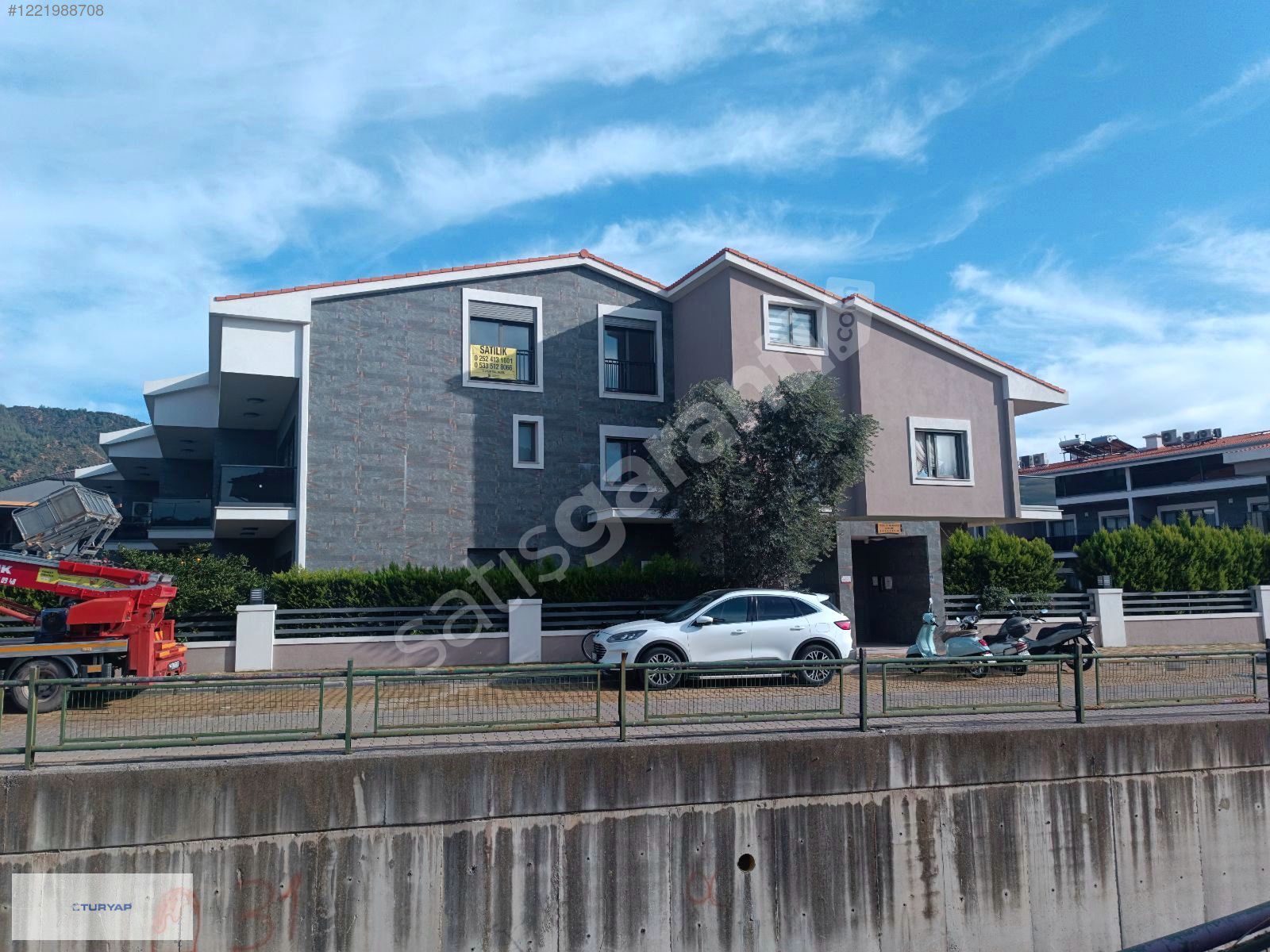 ANA CADDE UZERINDE SATILIK iSYERI OLMAYA MUSAiT NiTELiKLi ViLLA