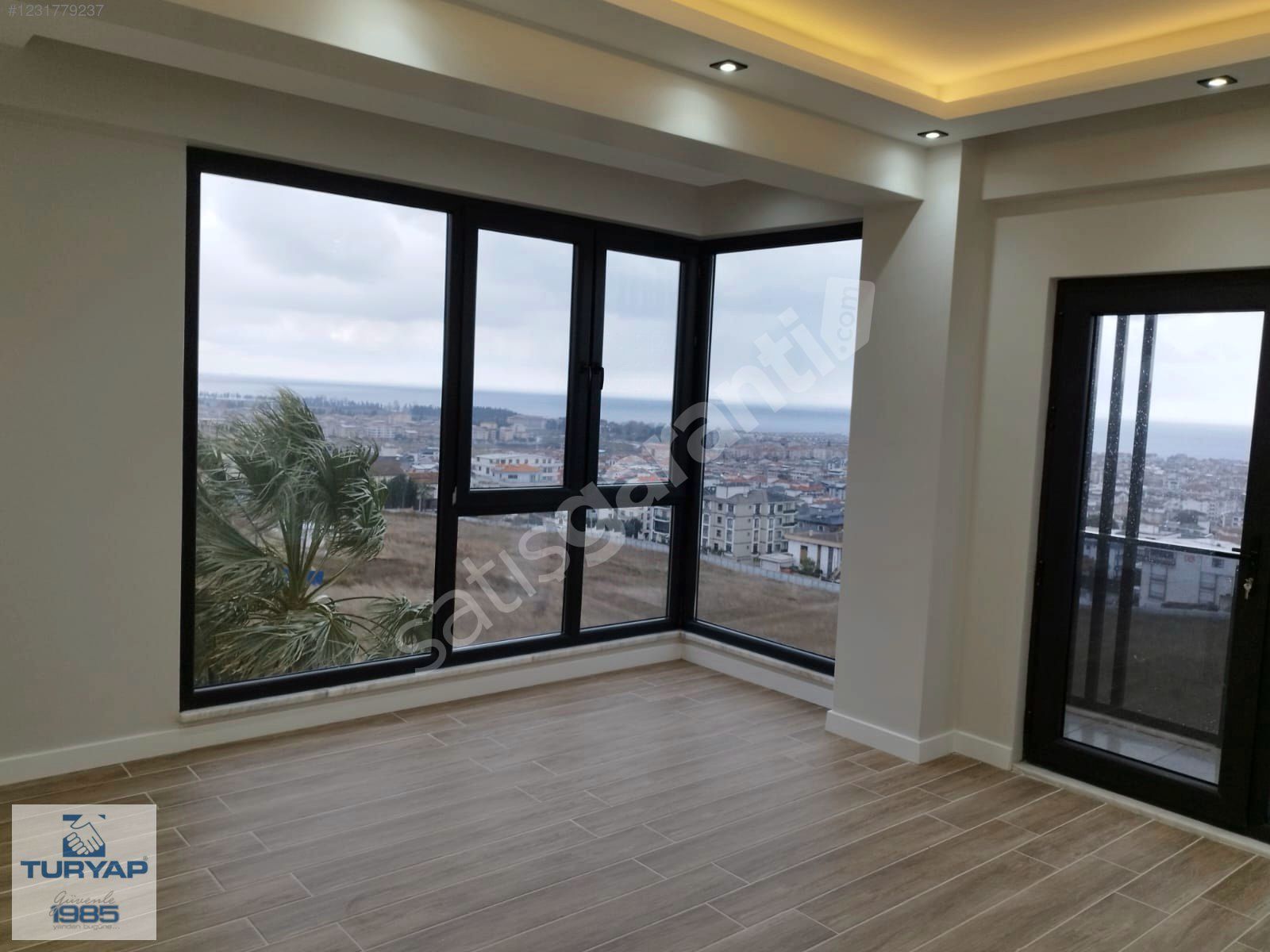 BAYRAKTEPE' DE MUHTEŞEM DENİZ MANZARALI APLUS 3 +1 DELUX DAİRE