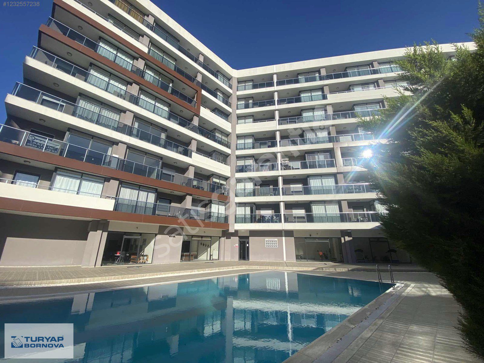 Balatçık Ege Nova Suite'de Havuz Cephe Eşyalı 1+1 Kiralık Daire