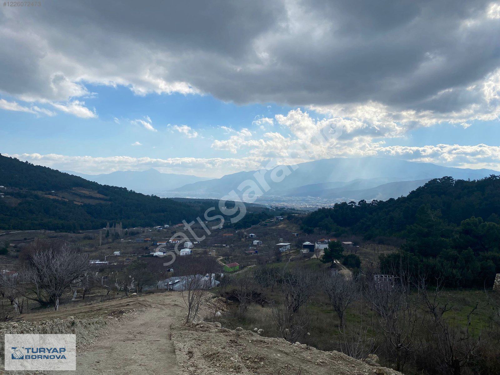 Turyap Bornova'dan Yakaköy'de Full Manzaralı 500 M2 Satılık Bağ