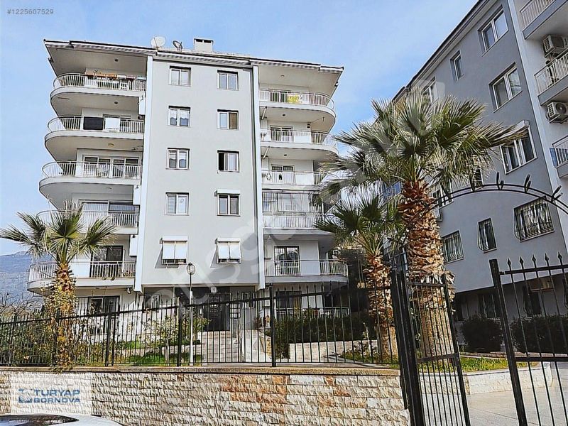 BORNOVA ATATÜRK MAHALLESİNDE GENİŞ SATILIK DAİRE