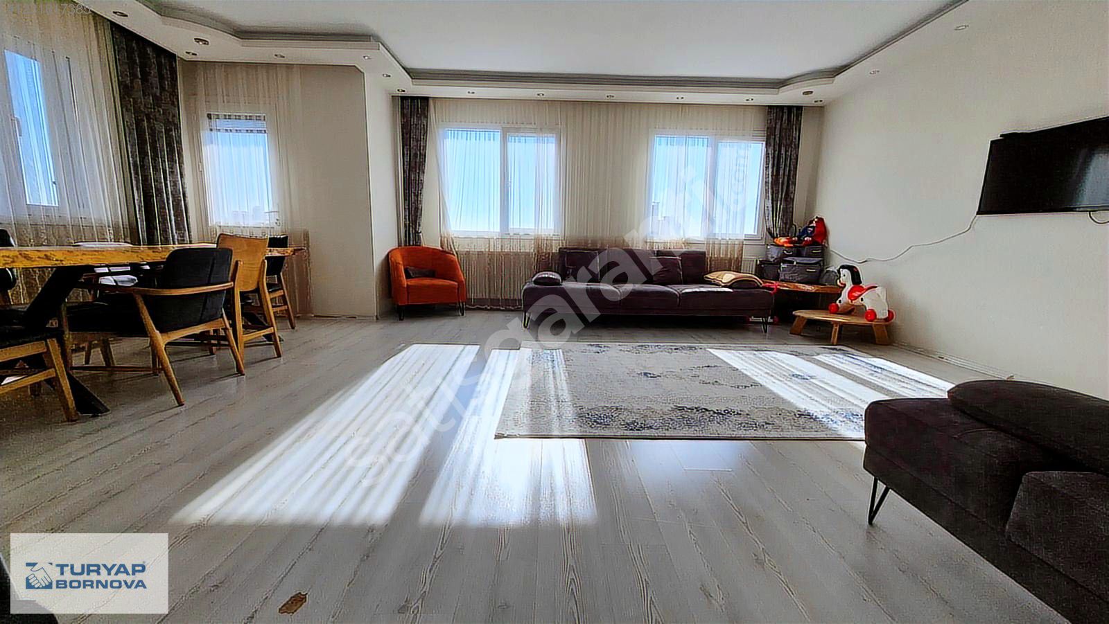 Bornova Atatürk Mah. Ebeveyn Banyolu, Doğalgaz Kombili 3+1