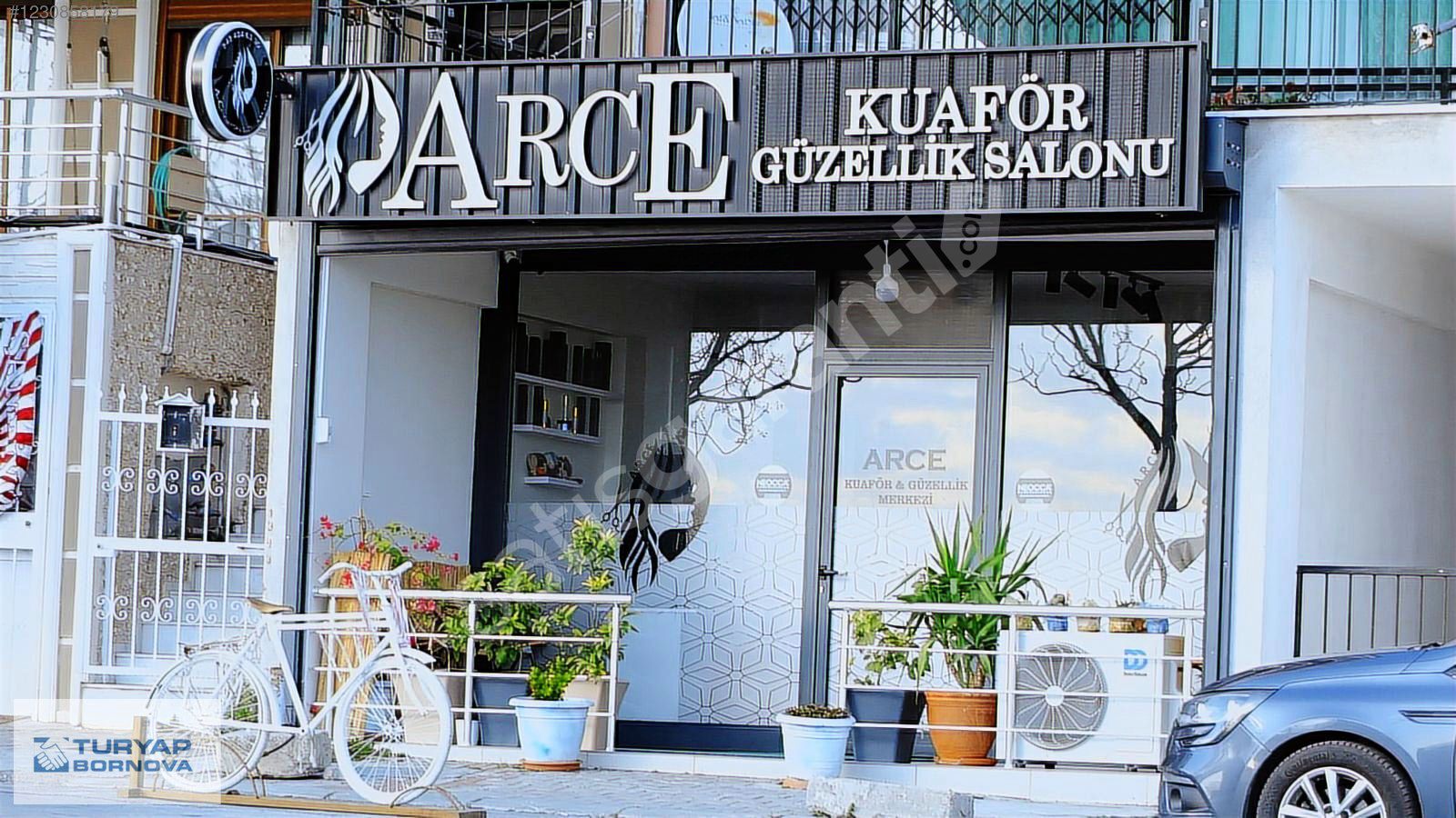Bornova ,Atatürk Mahallesinde Satılık Üç Katlı Bina Ve İşyeri.