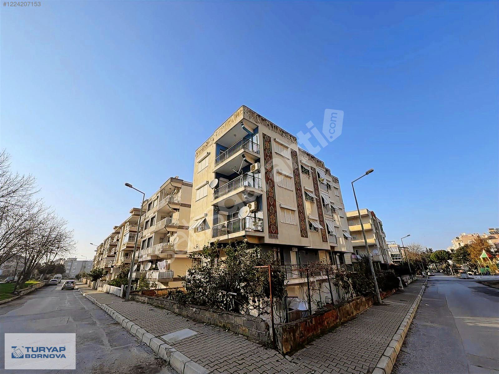 Tire Dörteylül Mahallesinde Satılık 3+1 Geniş Daire