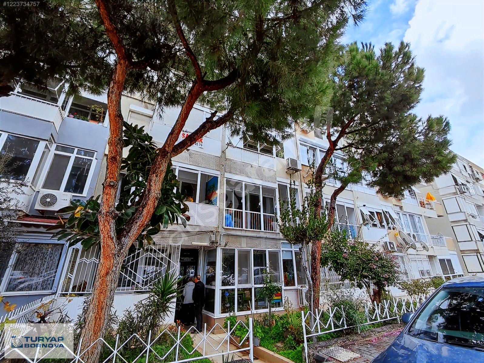 Bostanlı'da Merkezi Konumda 3+1 Satılık Daire