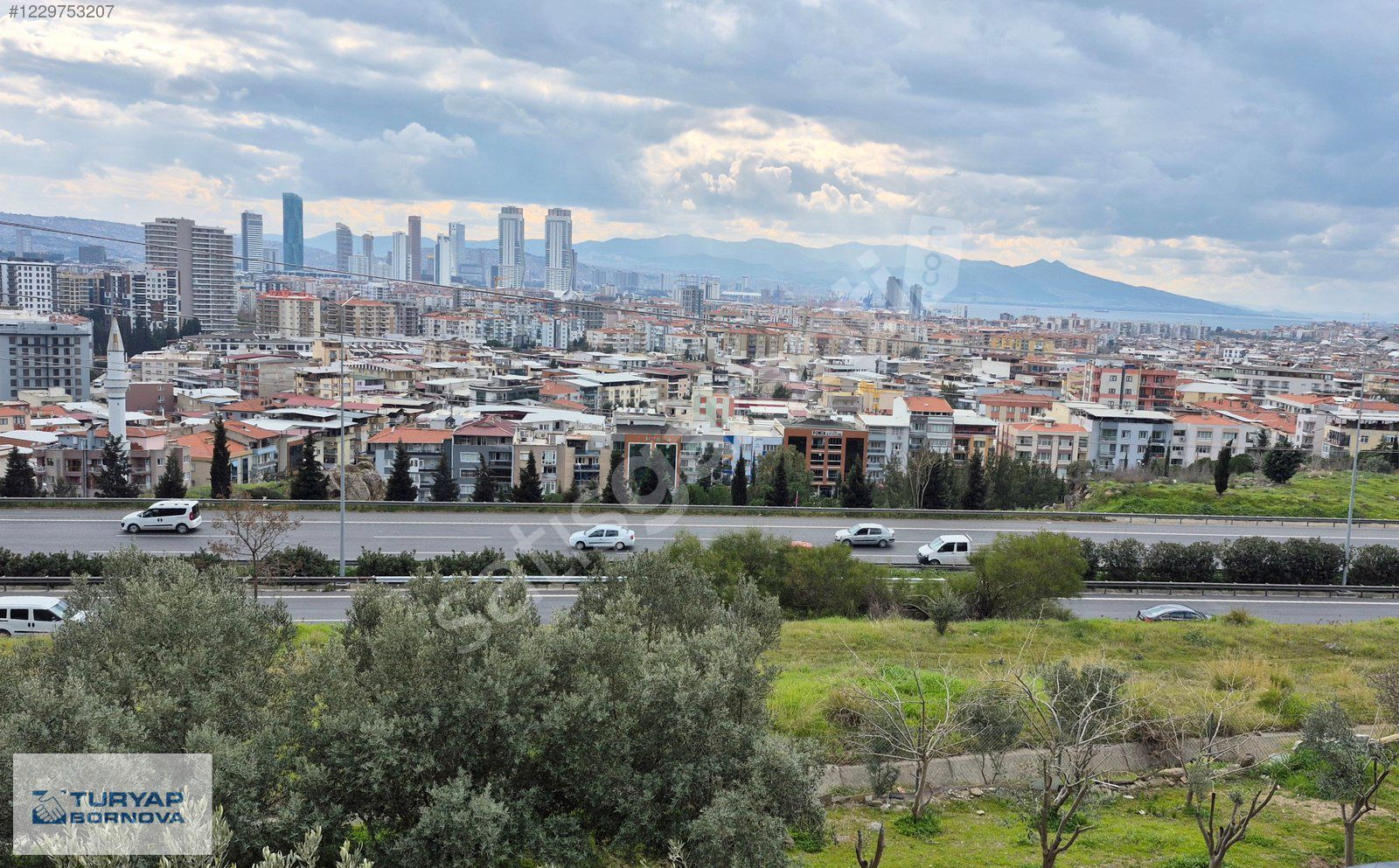 Bornova Atatürk Mah. Körfez Manzaralı Doğalgaz Kombili 3+1
