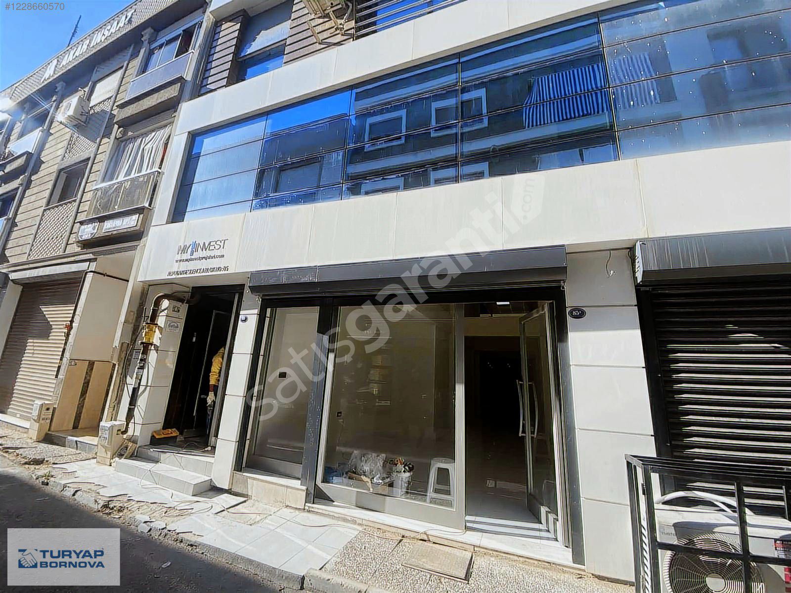 Çiğli Atasanayi'de Hastane Yanı Teraslı 100 m2 Sıfır Dükkan