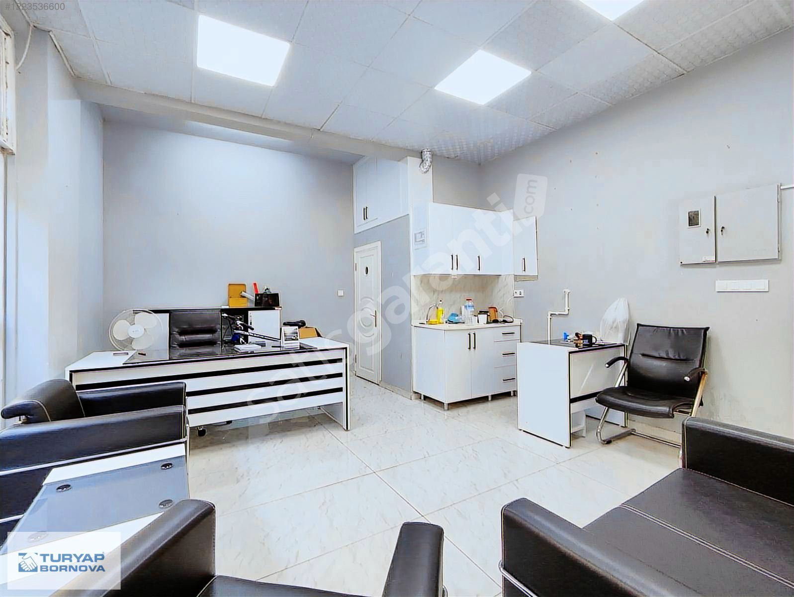 Karşıyaka Bahariye'de Köşe Konumlu Kiralık Dükkan