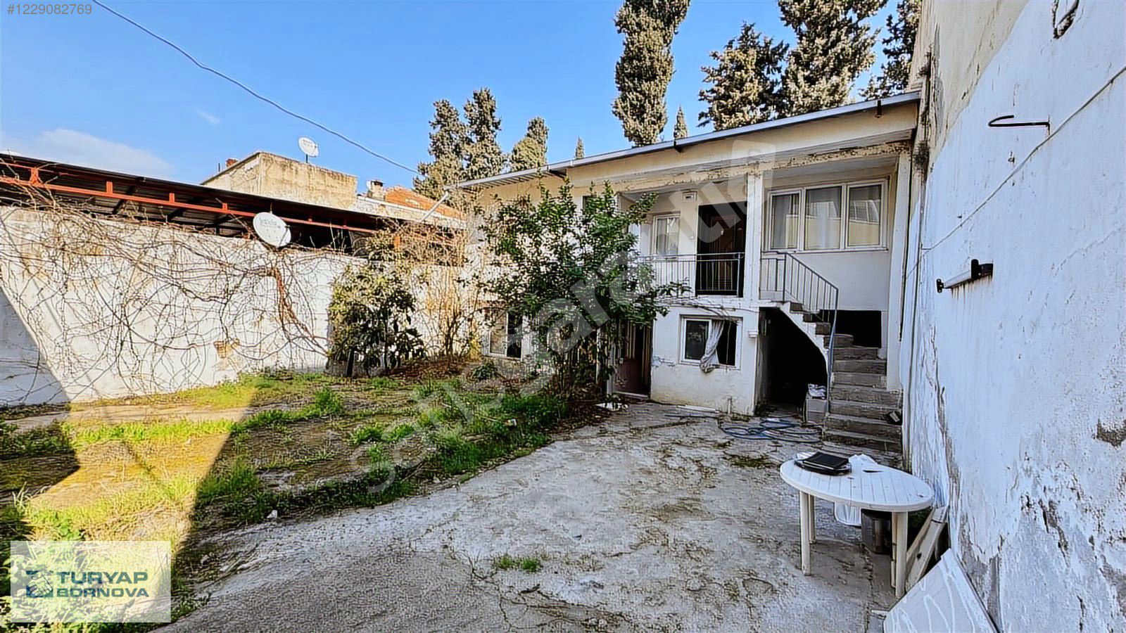 Bornova Meriç Mah. de Yatırımlık 232 m2 Satılık Arsa ve Bina