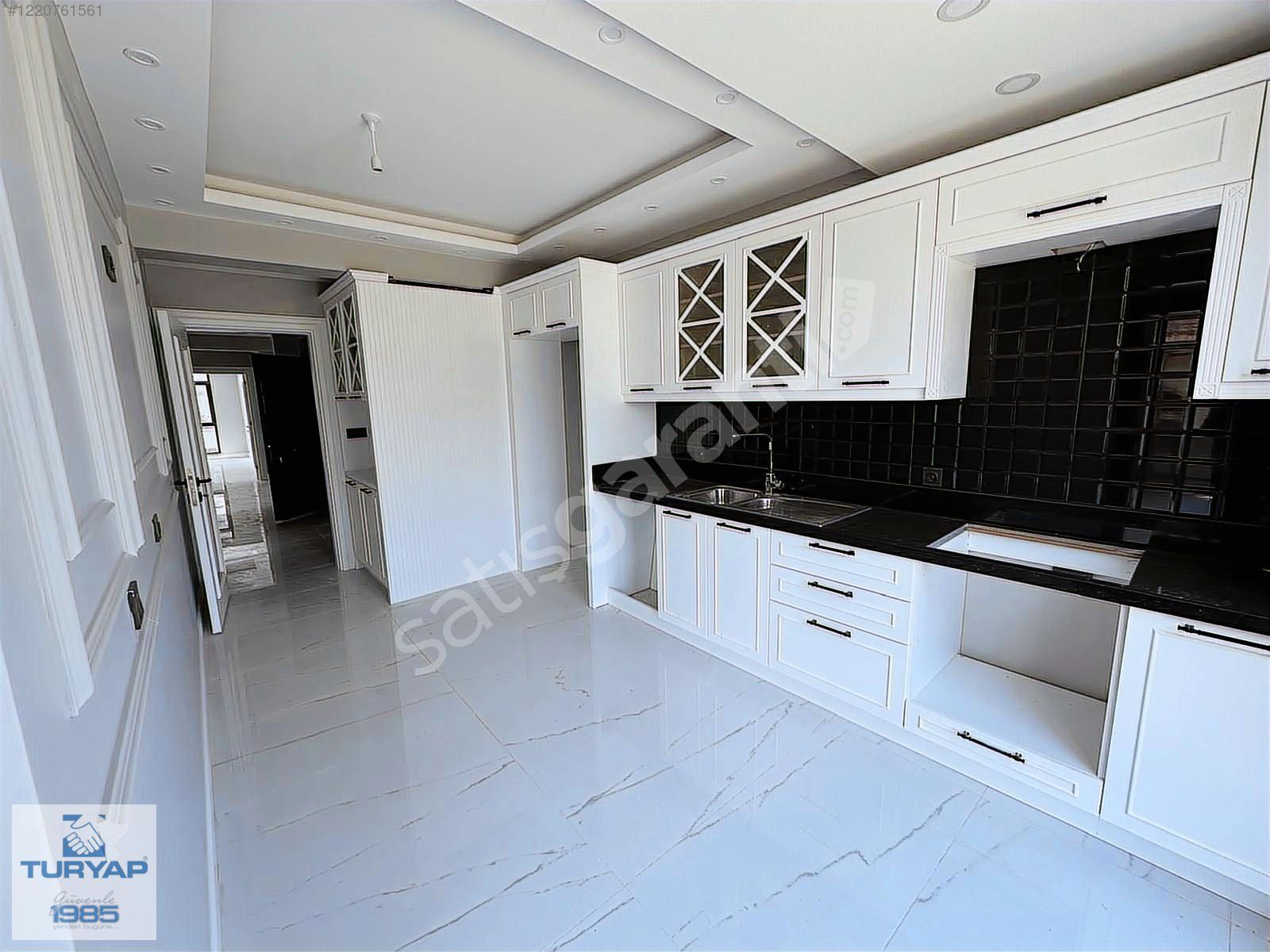YALOVA ÇİFTLİKKÖY SİTELER MH. DENİZ MANZARALI SATILIK LÜKS DAİRE