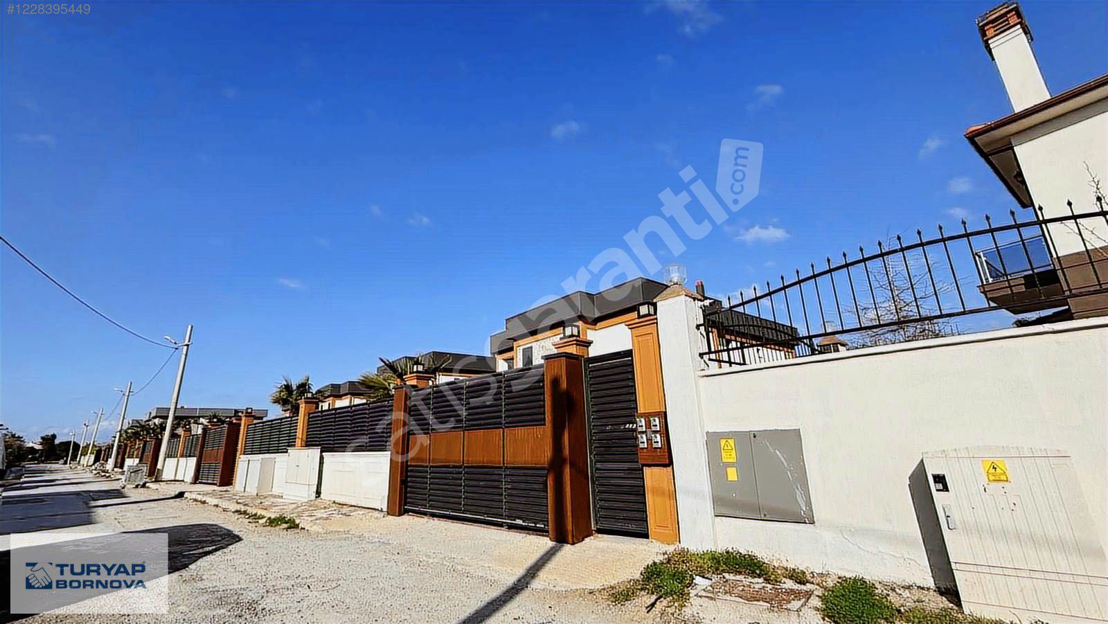 Çiğli Sasalı Melisa Konaklarında Satılık 5+1 Havuzlu Villa
