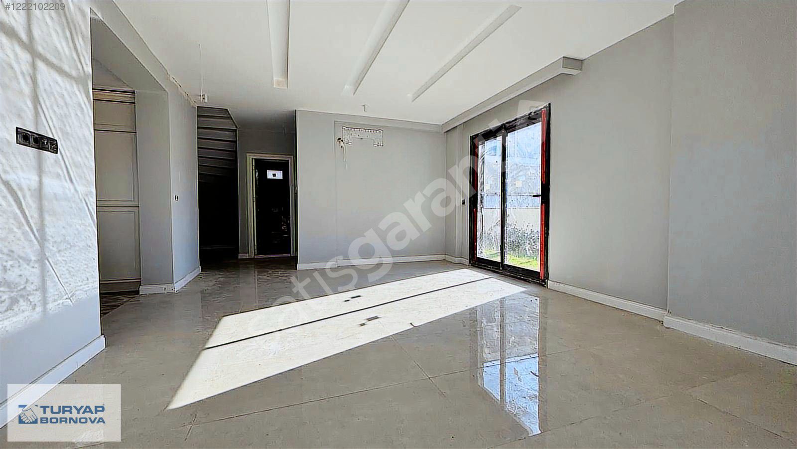 Güzelbahçe Yelki'de satılık 3 + 1 havuzlu villa