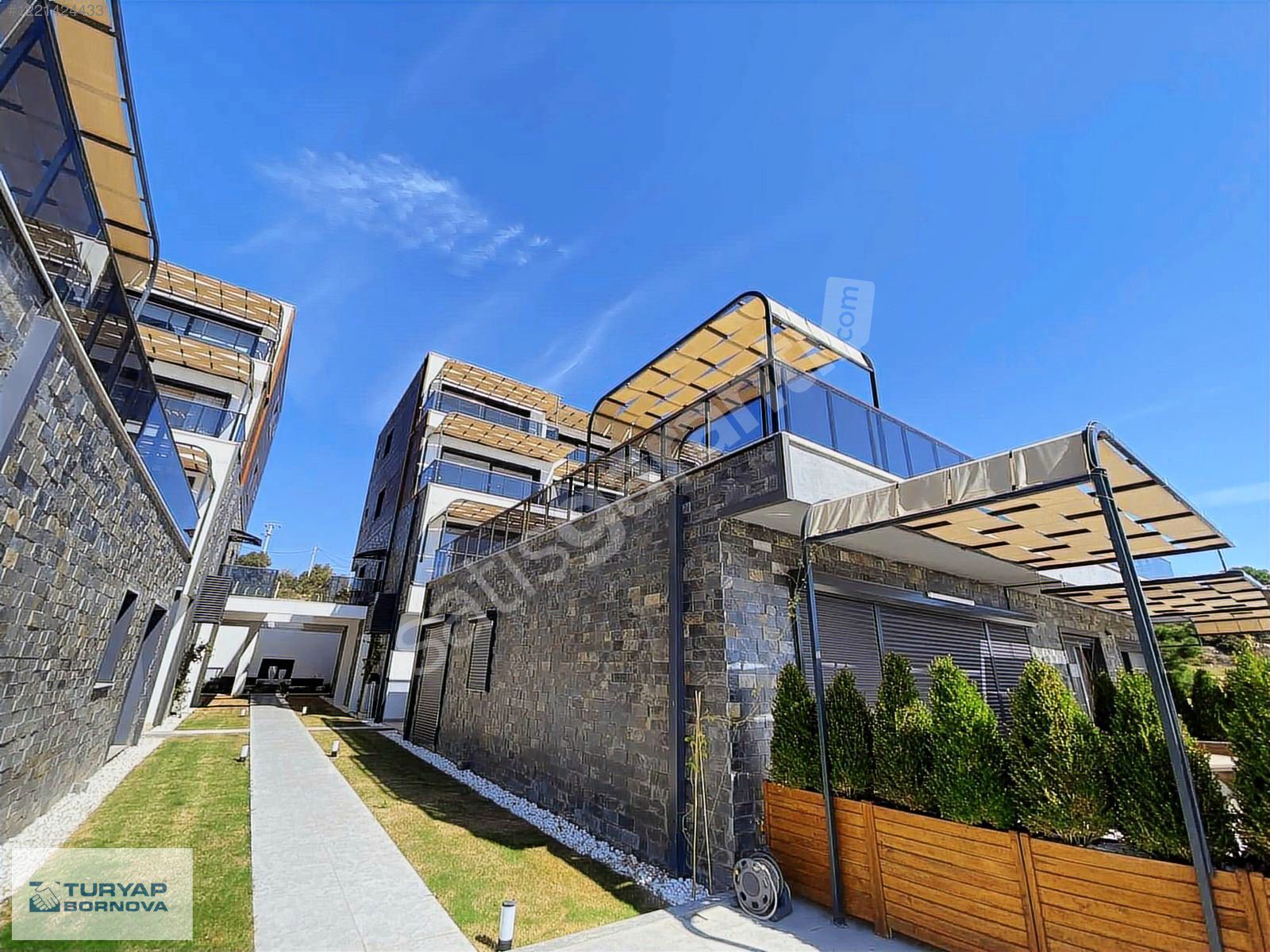 Çeşme Ayasaranda'da Sakız Adası Manzaralı Satılık 1+1 Residence