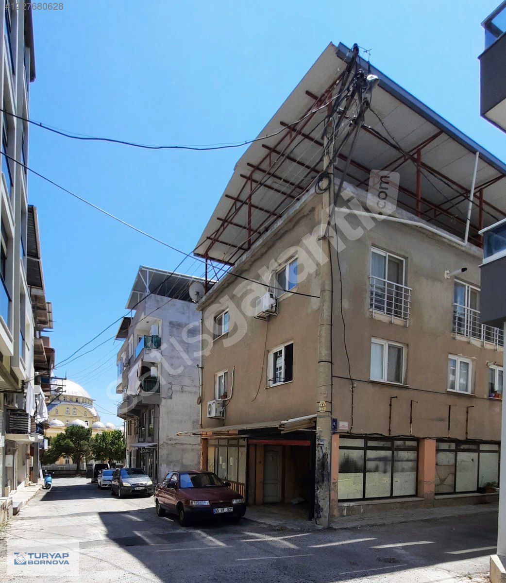 Bornova Atatürk Mah. İki Bitişik 68m2 Kiralık Dükkan-Depo