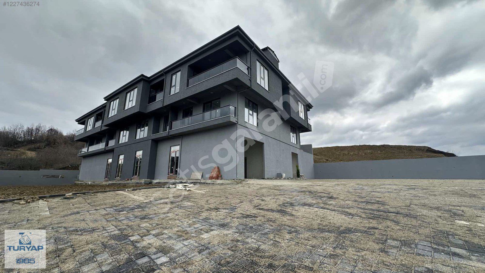 TURYAP SONER'DEN SATILIK DENİZ MANZARALI 1+1 DAİRE