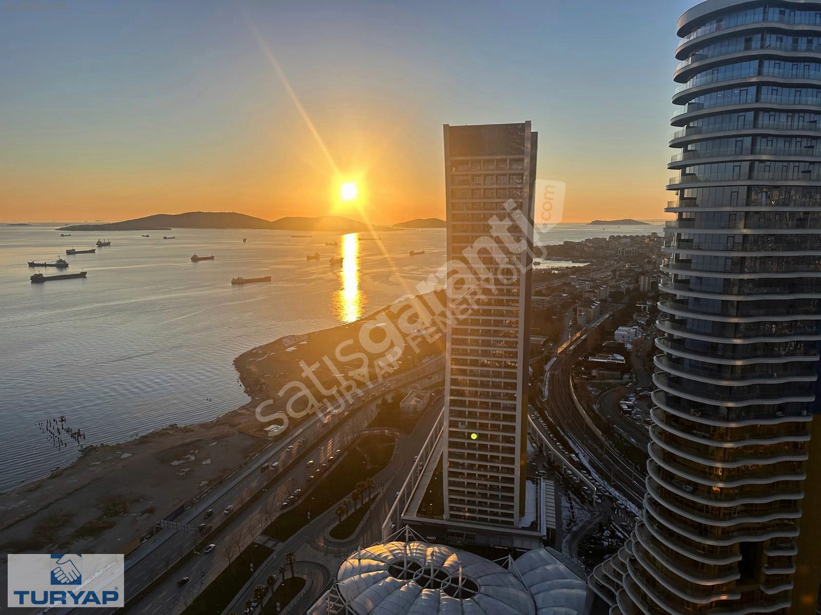 İSTMARİNA DENİZ VE ADALAR MANZARALI EMSALSİZ KİRALIK 4+1 DAİRE