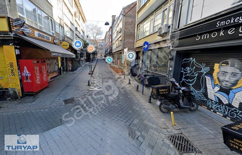 KADIKÖY BARLAR SOKAĞI'NDA HER İŞE UYGUN DEVREN KİRALIK DÜKKAN