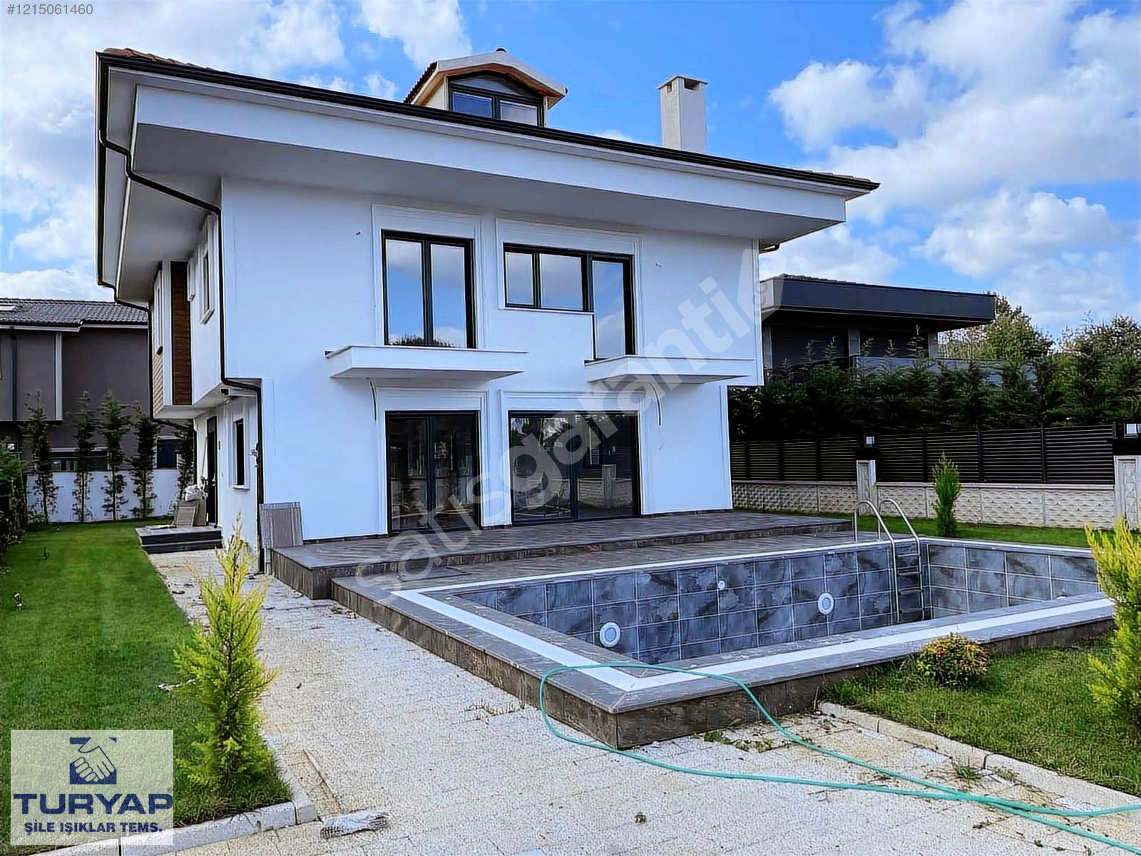 Turyap Şile Kumbaba da 500 m2 Arsada Havuzlu Lüks Tripleks Villa