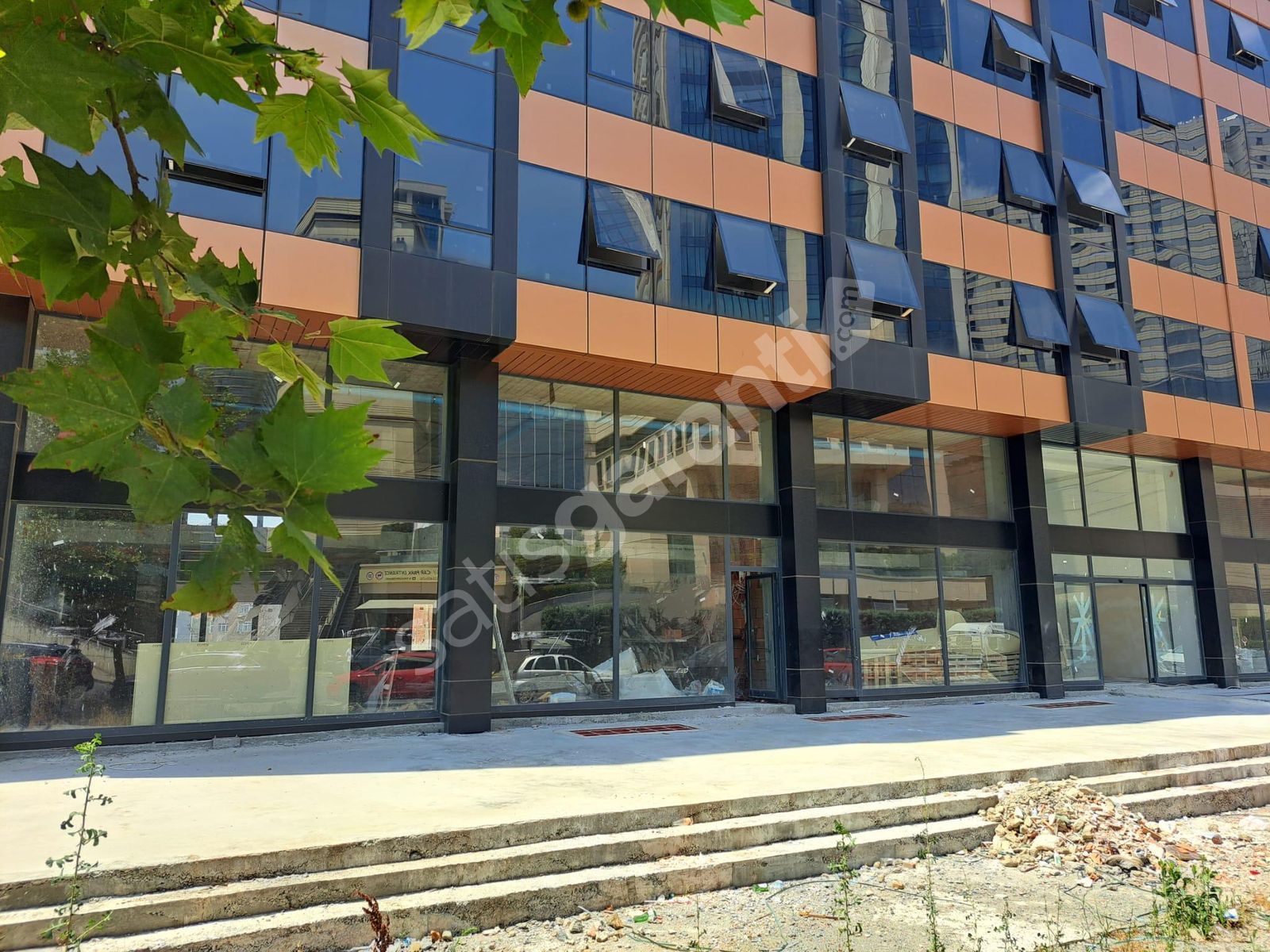 Levent Plazalar Bölgesinde Satılık 3 Katlı, 450 m2