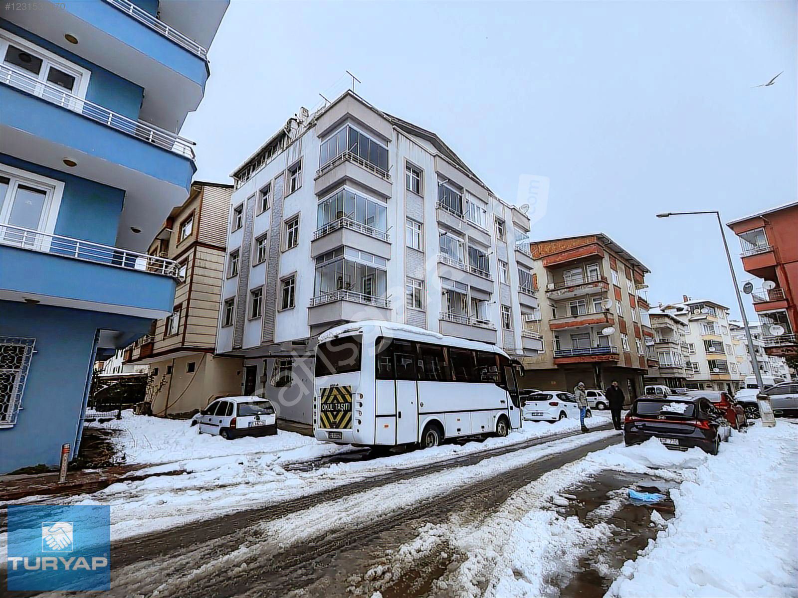 KARŞIYAKA'DA TÜM KURUMLARA YÜRÜME MESAFESİ SATILIK 2+1