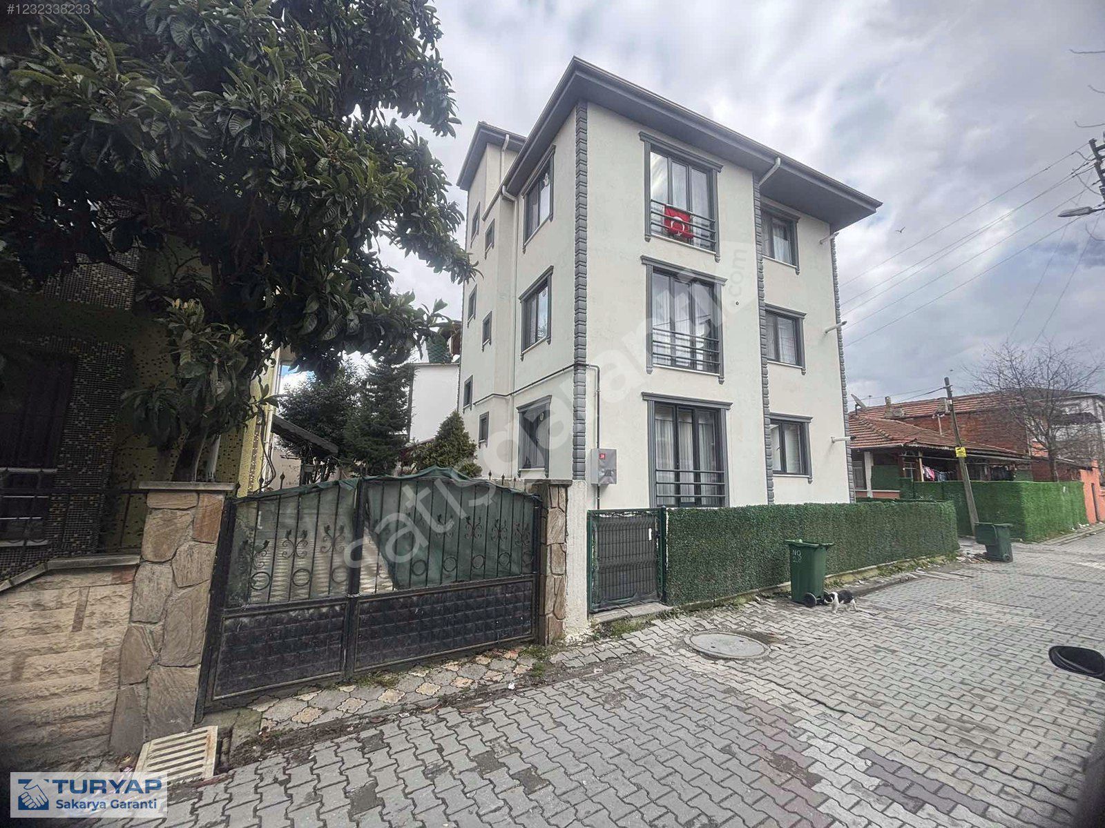 Erenler Hacıoğlu'nda Merkezi Konumda Ara Kat Satılık Daire