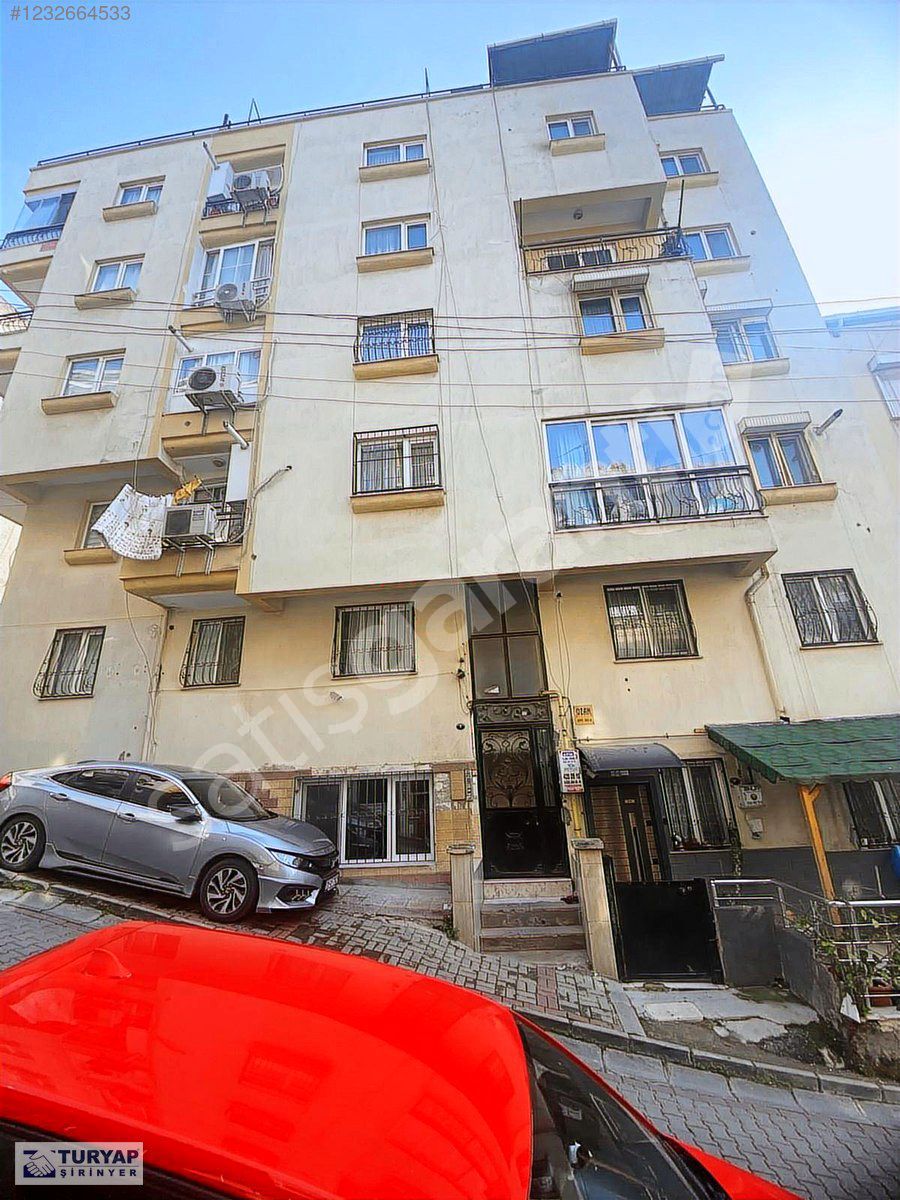 Buca Şirinyer Merkez'de 3+1 125m2 Ferah Bakımlı Daire