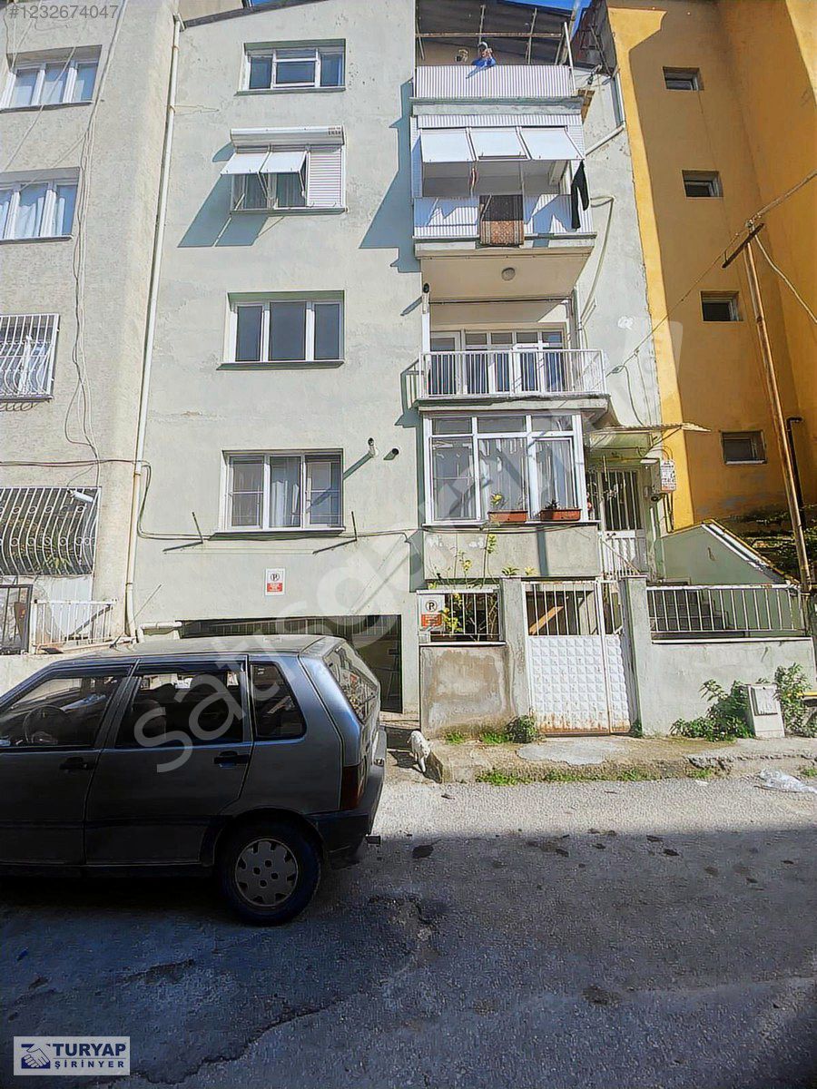 Buca Şirinyer Merkez'de 2,5+1 100 m2 Ferah Bakımlı Daire