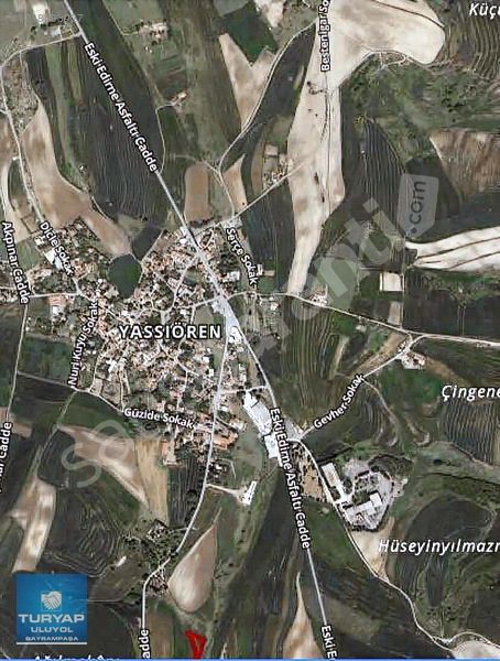ARNAVUTKÖY YASSIÖREN YOL KENARI KÖY DİBİNDE SATILIK TARLA
