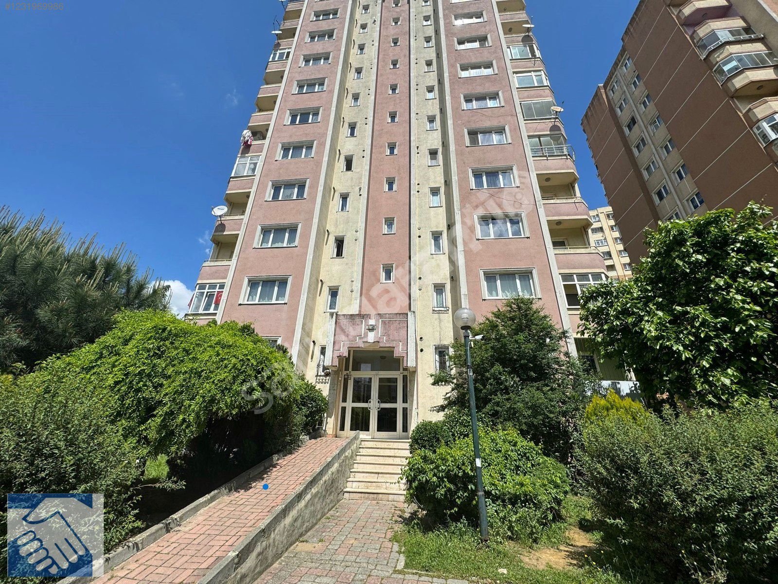 **Başakşehirde Yenidoğu Okulu Yanında Tadilatlı 68m²Son Kat 2+1