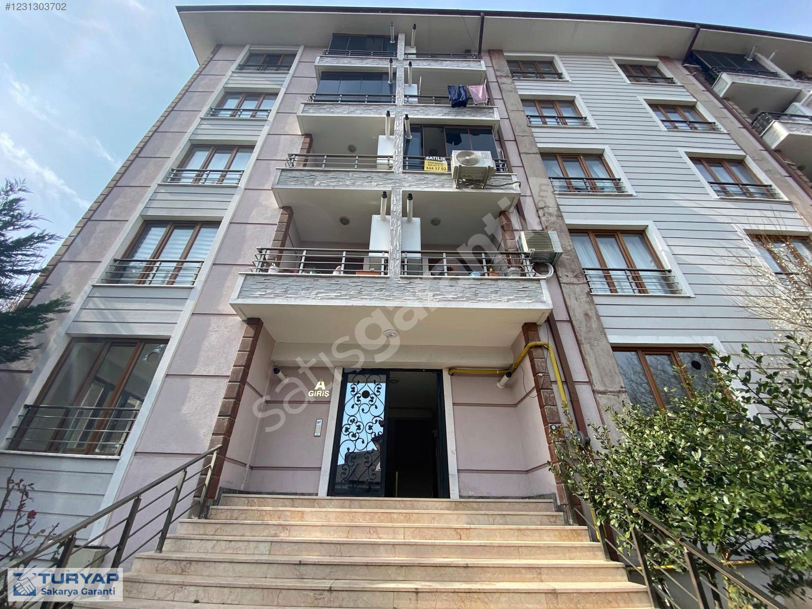 ADAPAZARI-MALTEPE'DE-BAMBİ CİTY SİTESİ'NDE SATILIK 3+1 ARAKAT