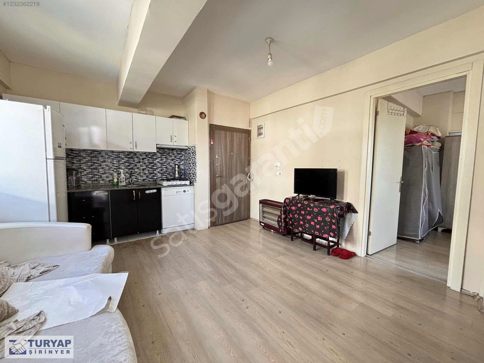 Buca Kuruçeşme Mh. ACİL 1+1 Arakat Balkonlu Full Eşyalı Kiracısz