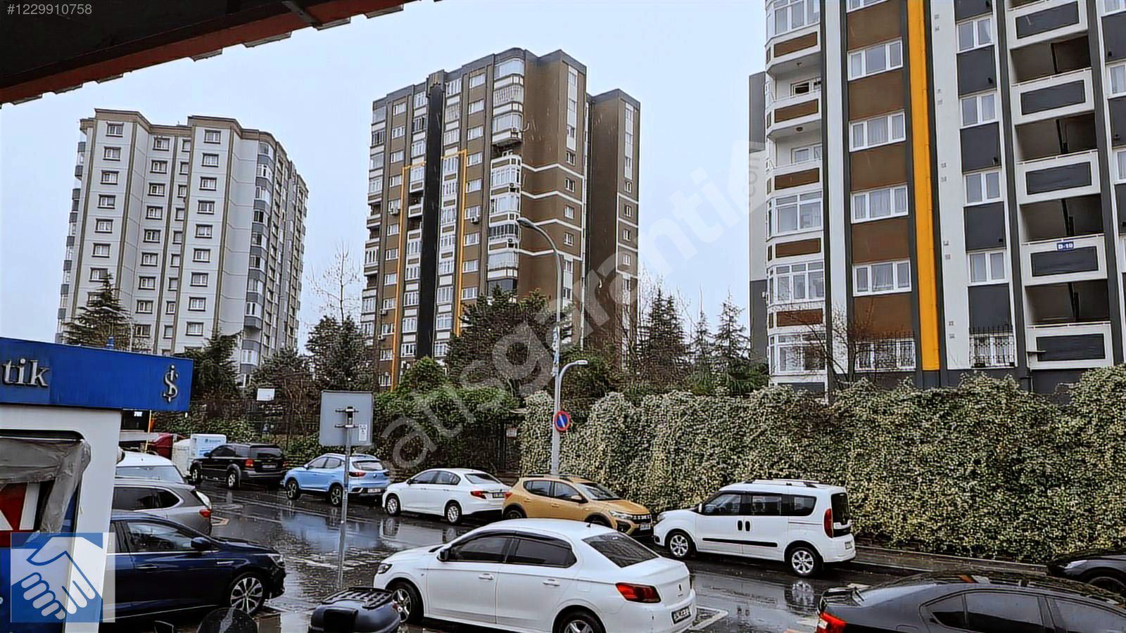 **BAŞAKŞEHİR İSTANBUL ÇARŞI KARŞISINDA TADİLATLI MASRAFSIZ 3+1
