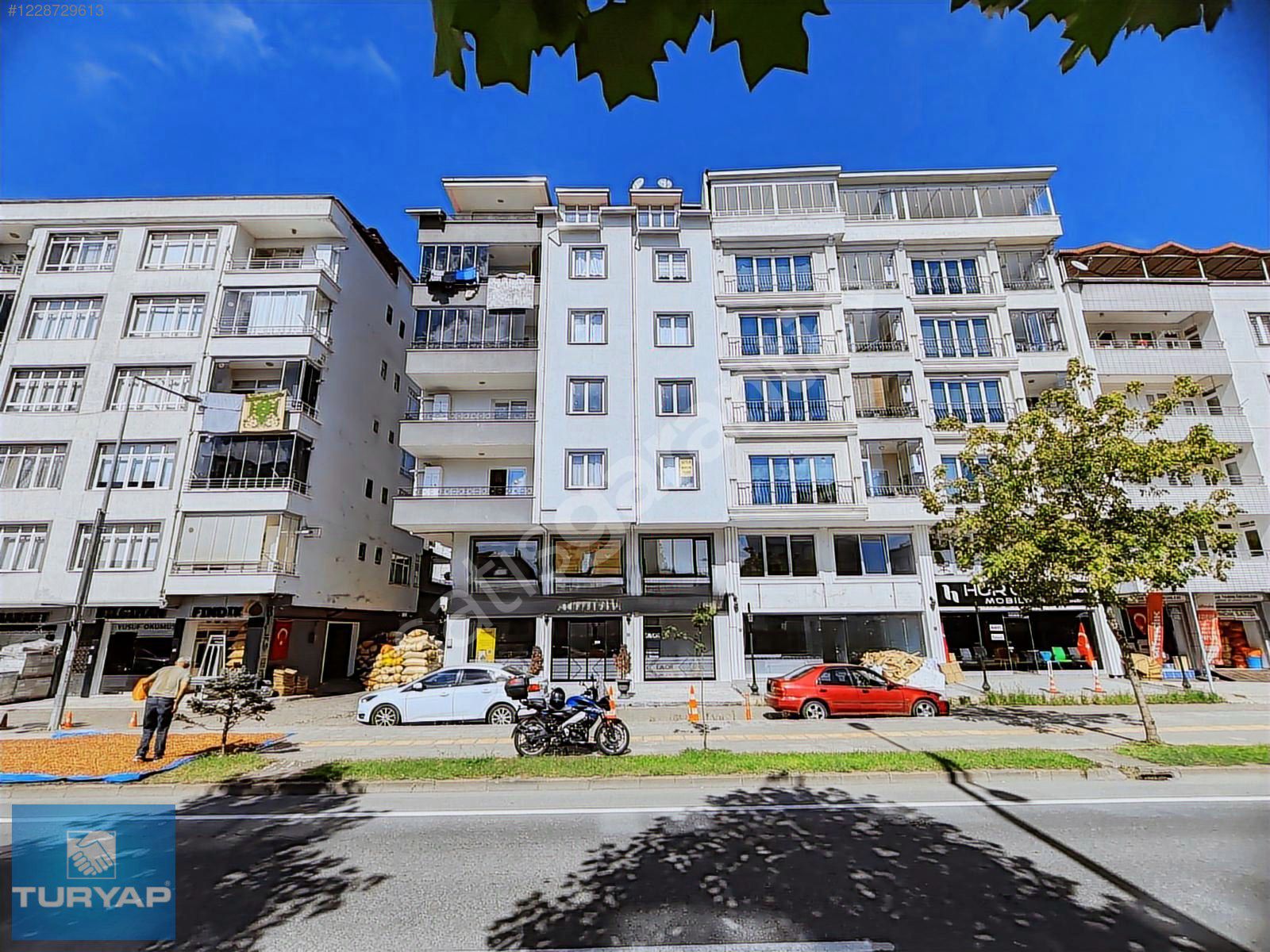 AKYAZI'DA SATILIK 3+1 ASANSÖRLÜ DAİRE