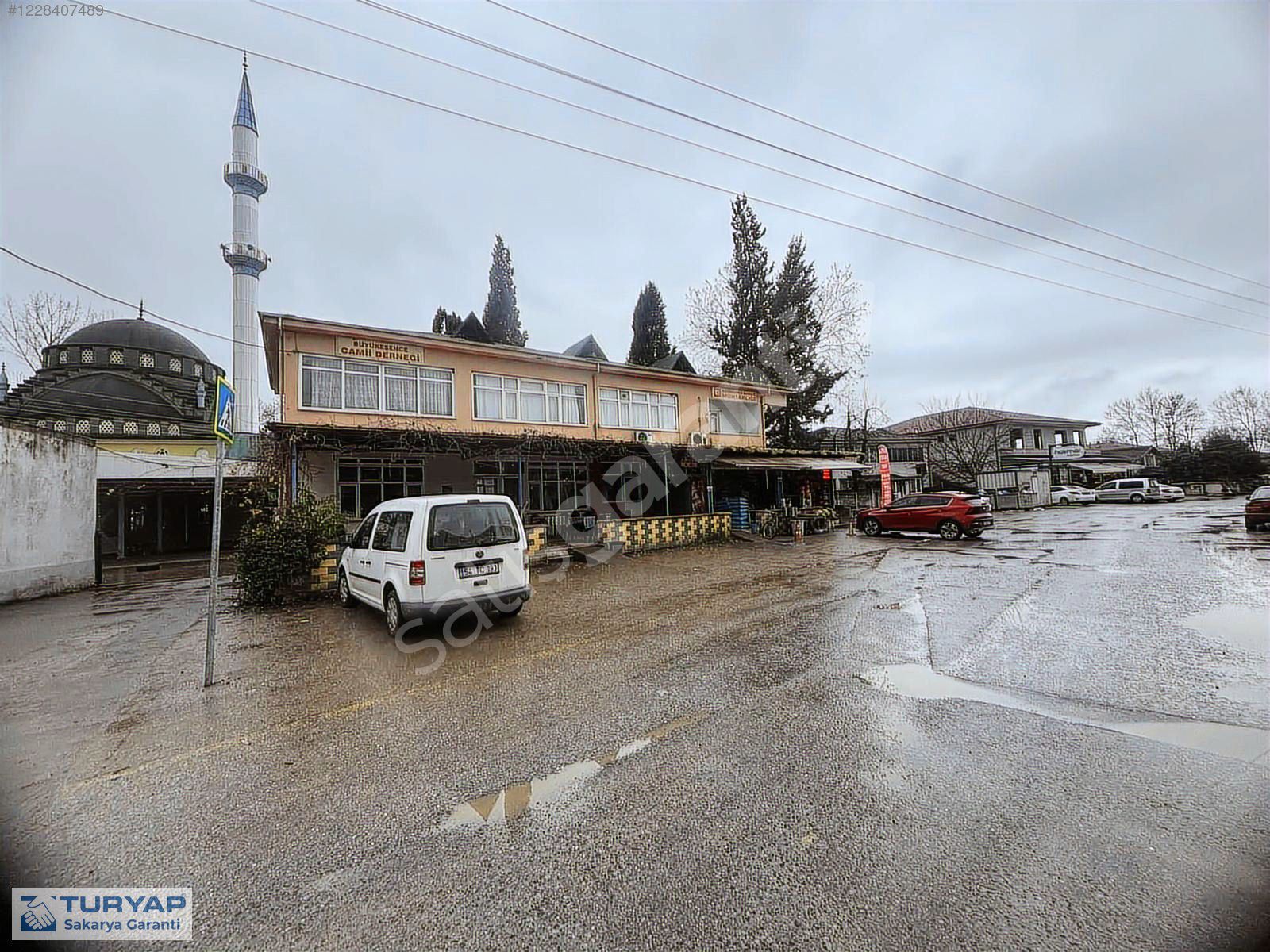 Erenler Büyükesence'de Köy içinde Merkezi Konumda İmarlı Arsa