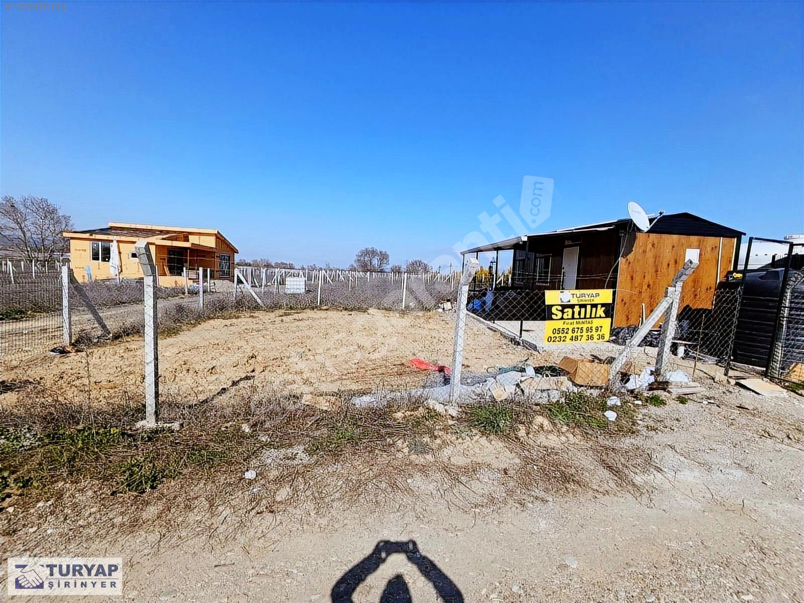Menderes Oğlananası'da İçerisinde Ev Olan Manzaralı 224 M2 Tarla