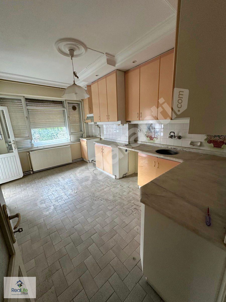 Mehmetçik Mahallesinde Satılık 4+1 Geniş Daire Reallife Office
