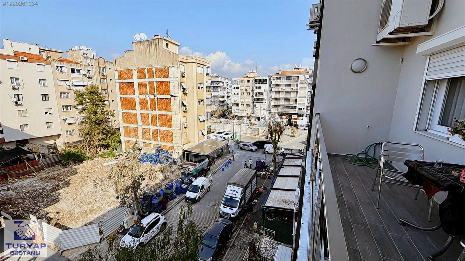 Bostanlı'da Mükemmel Konumda Satılık Dubleks 5+1 Daire