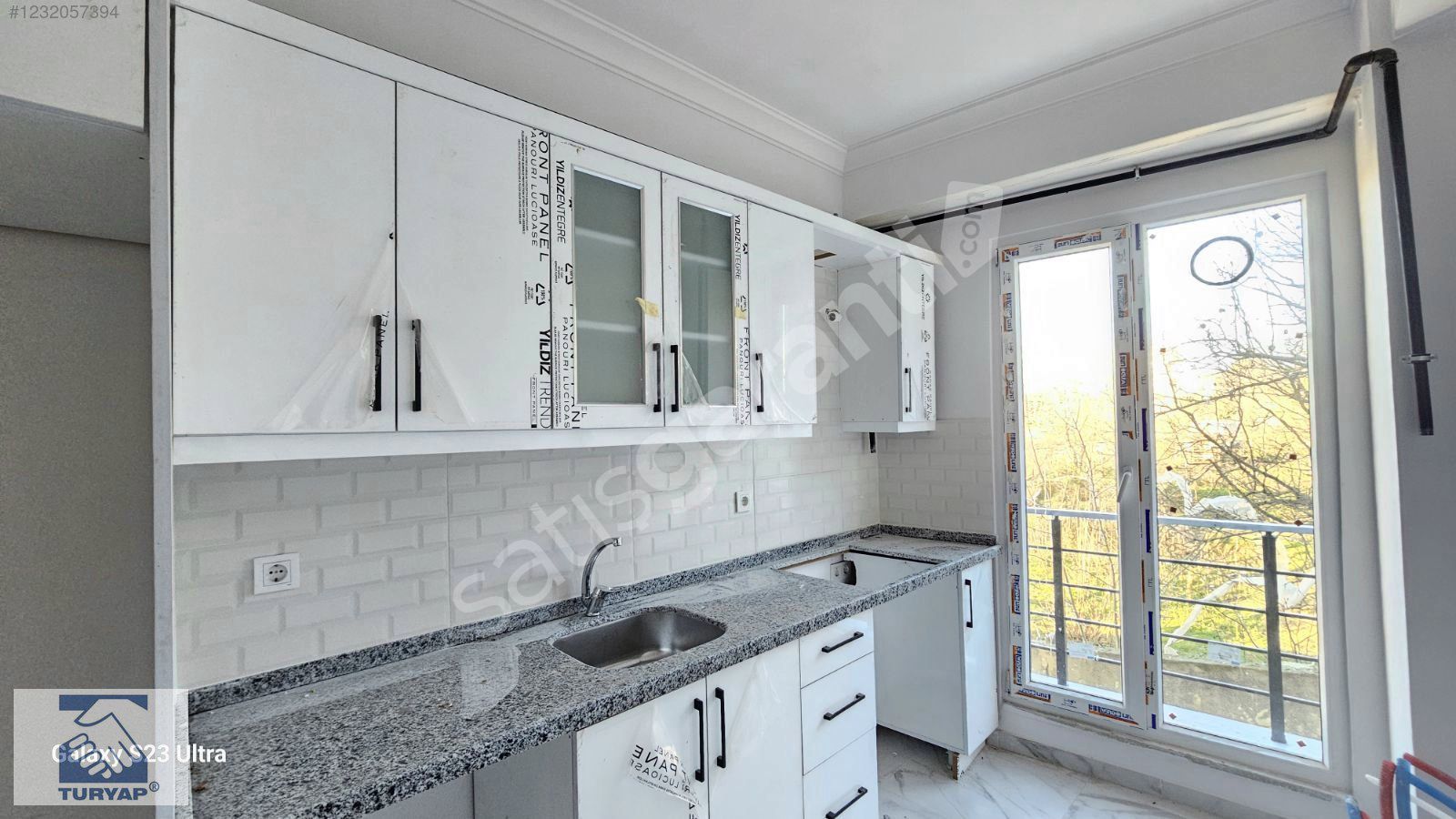 ÇEKMEKÖY EKŞİOĞLU MAH YENİ BİNA 2+1 ARAKAT DAİRE
